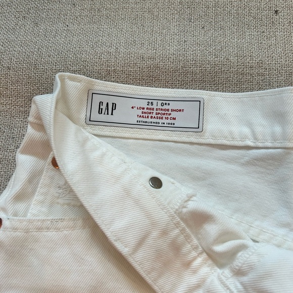 4” Low Rise Stride Short - Picture 2 of 4